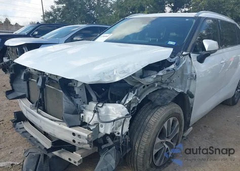 2022 Toyota Highlander Xle z USA, uszkodzony, nr VIN 5TDGZRAH3NS100935